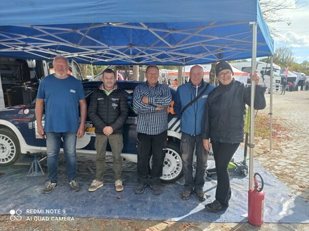 Alessandro Pulz e Alberto Marcon, Ford Sierra RS Cosworth, assieme all'assistenza presente al 59.ADAC 3 Städte Rallye Foto: Ilaria Luisa Alessandro Pulz e Alberto Marcon, Ford Sierra RS Cosworth, assieme all'assistenza presente al 59.ADAC 3 Städte Rallye Foto: Ilaria Luisa