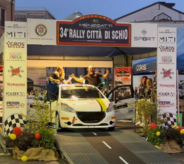 34.Rally Città di Schio Il podio di Davide Graputti e Francesca Collavino su Peugeot 208 Rally4/R2 Foto: I meccanici di Davide e Francesca i "sempre noi" 34.Rally Città di Schio Il podio di Davide Graputti e Francesca Collavino su Peugeot 208 Rally4/R2 Foto: I meccanici di Davide e Francesca i "sempre noi"